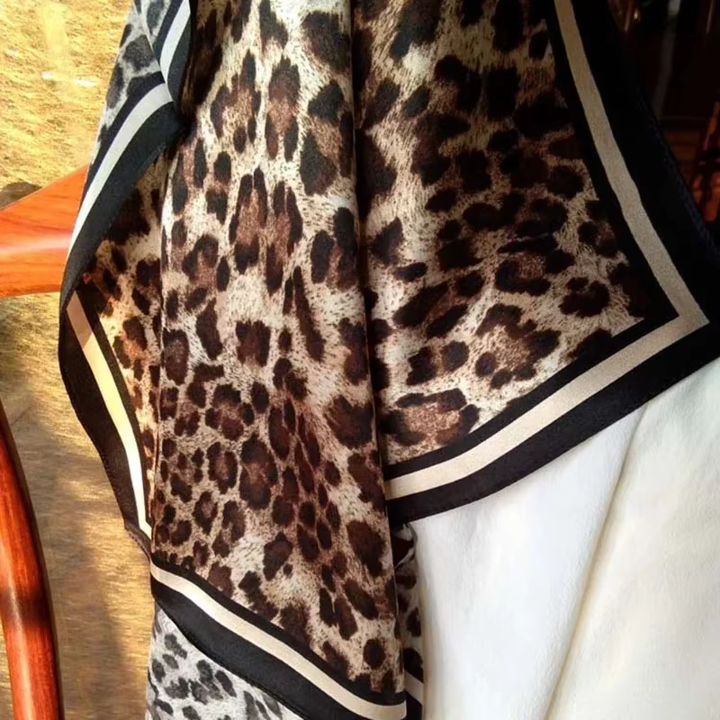 Foulard de cheveux de cou léopard pour femme 100%