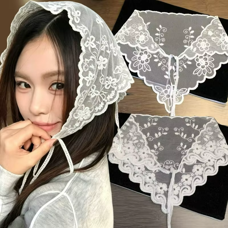Foulard triangulaire en dentelle