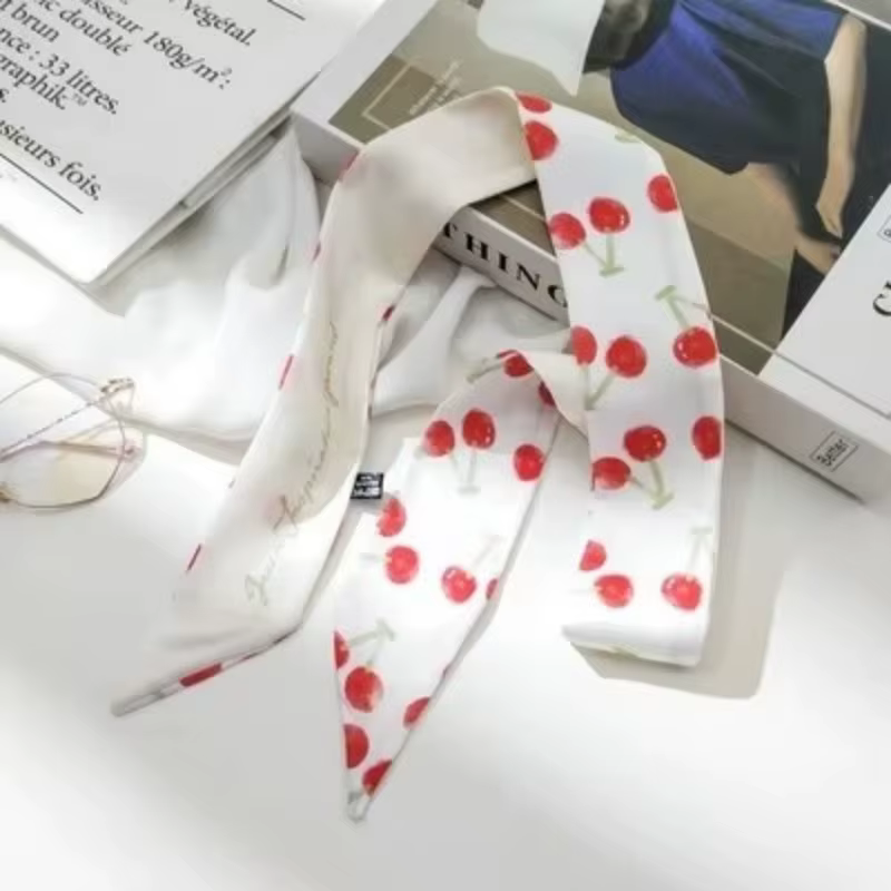 Petit foulard à fleurs et fruits créatifs