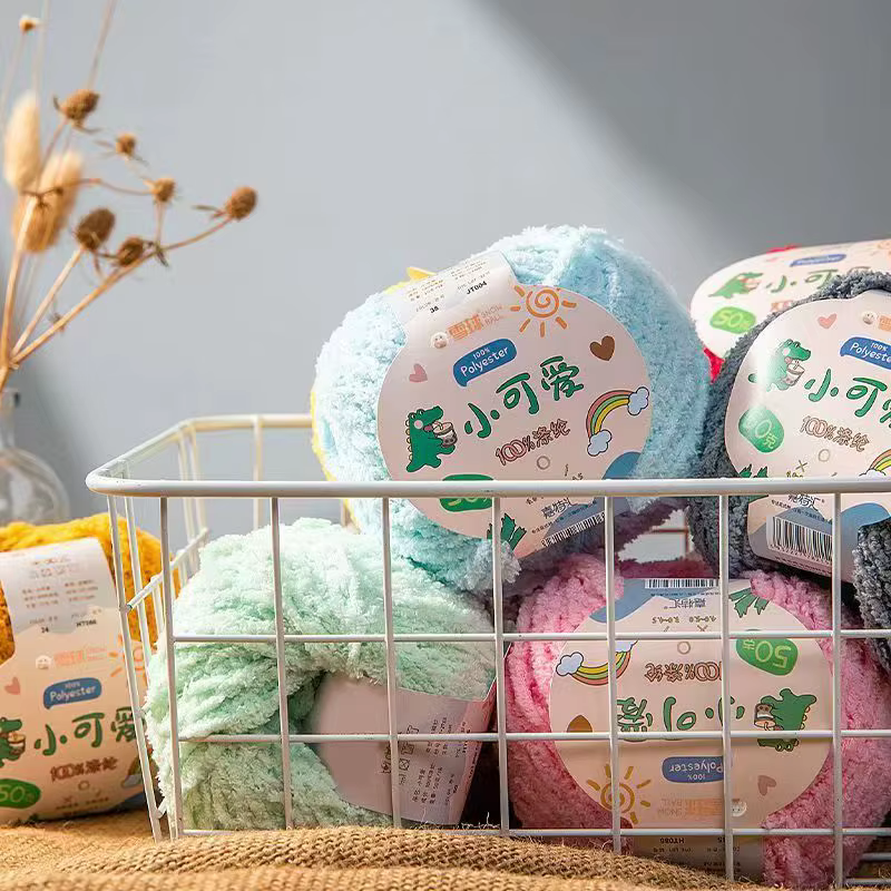 Boule de fil à tricoter faite à la main, poupée courte mignonne en peluche, fil à tricoter, pince à cheveux, écharpe, boule de fil d'amour, fil de coton au Crochet