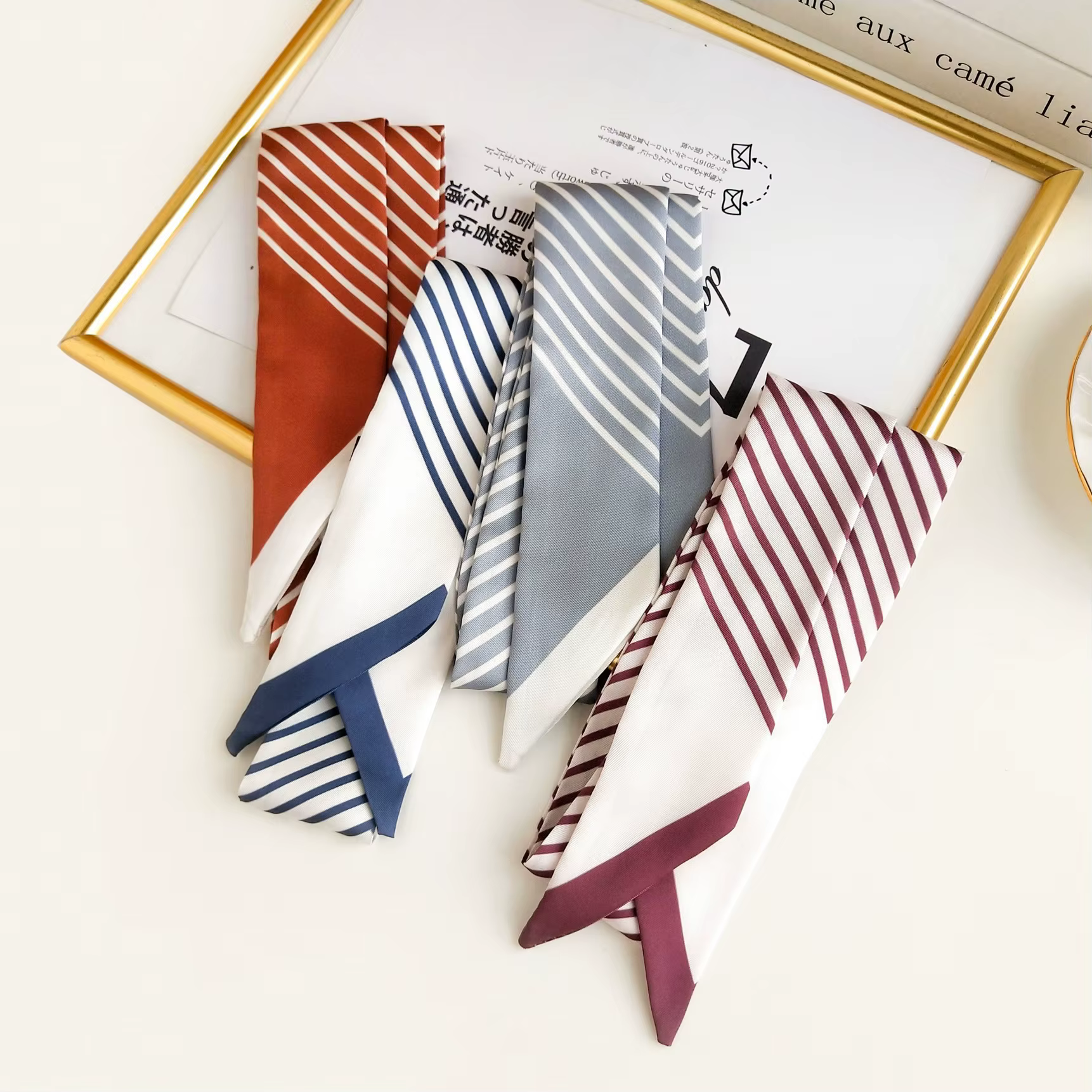 Petit foulard en soie à rayures simples pour femme