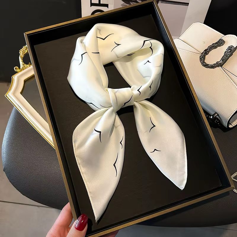 Foulard carré imprimé de luxe pour femmes