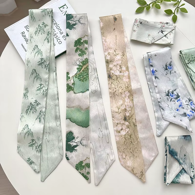 Foulard en soie minimaliste avec nœud