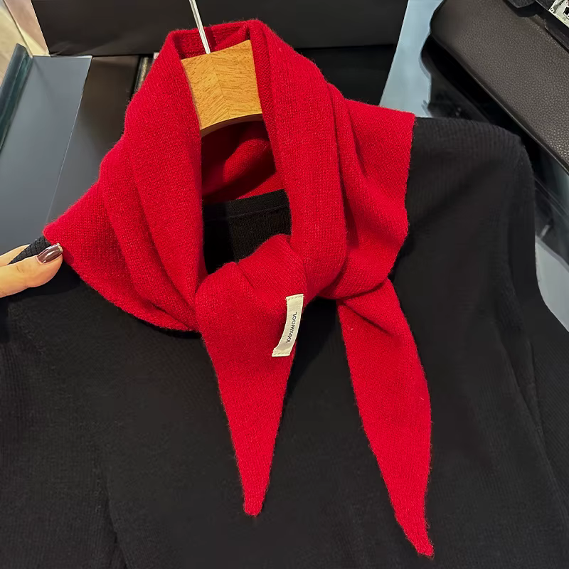 Écharpe tricotée rouge pour femme