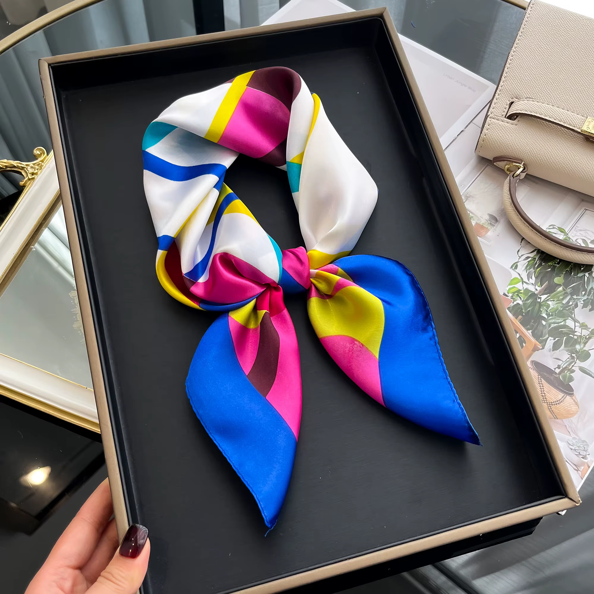 Foulard carré de luxe en soie pour femmes