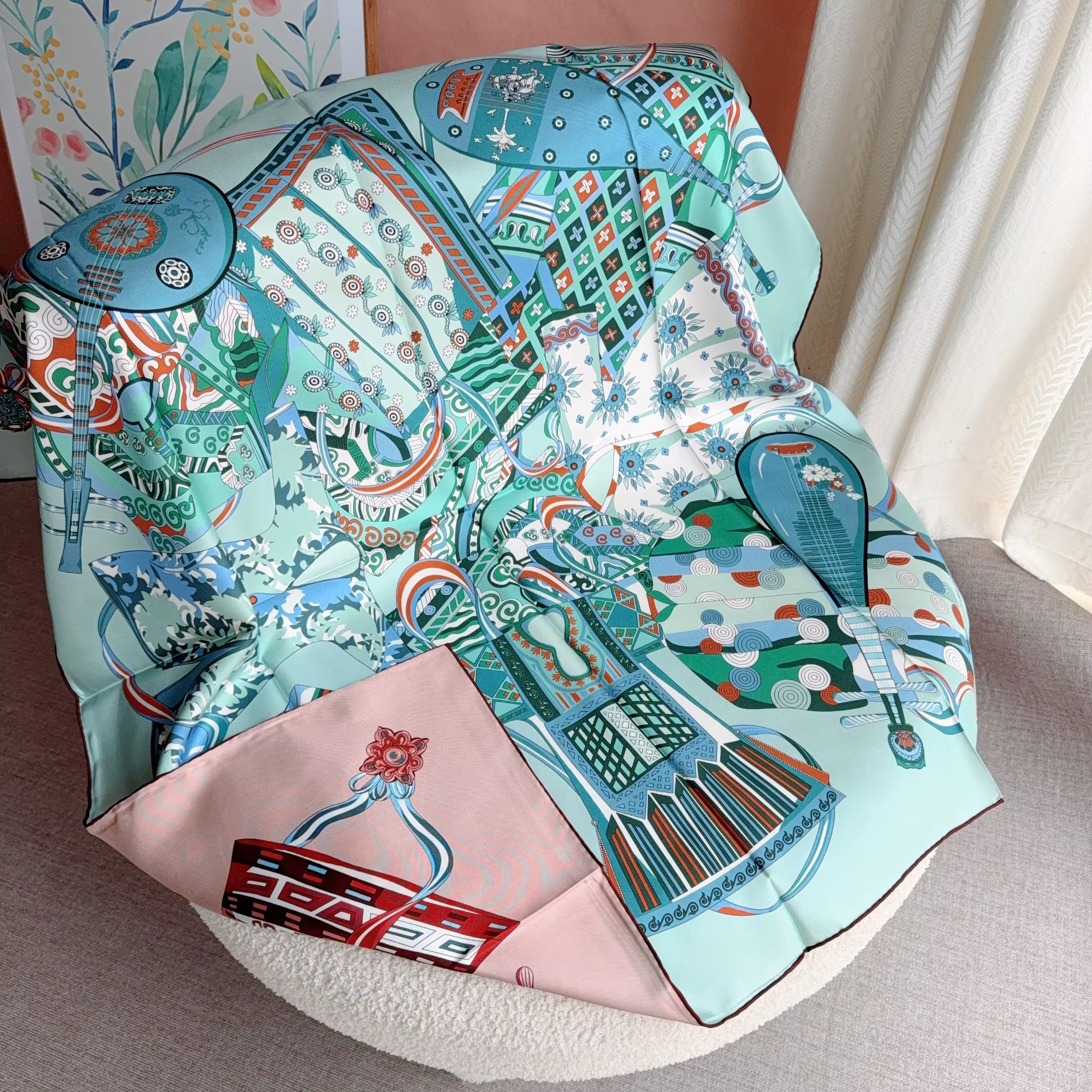 Écharpe carrée double face 90x90 cm en soie 100% avec motif rétro d'instruments