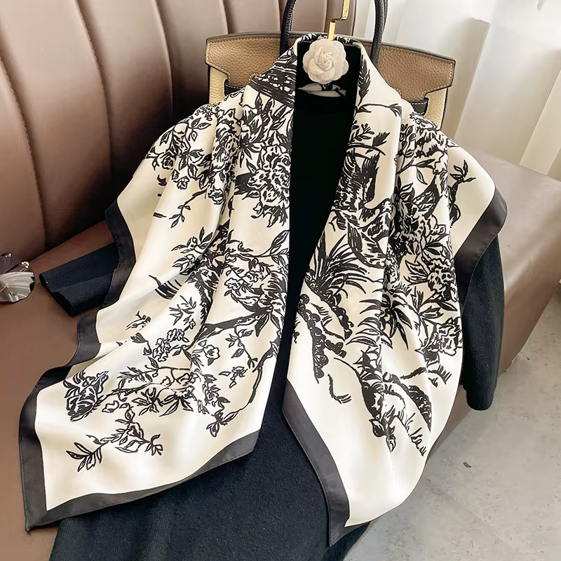 Foulard carré en sergé imprimé design pour femme