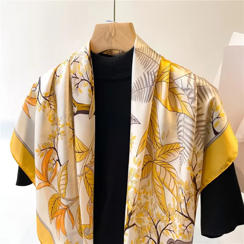 Foulard en soie jaune pour femmes