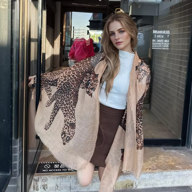 Écharpe de luxe à imprimé léopard pour femme
