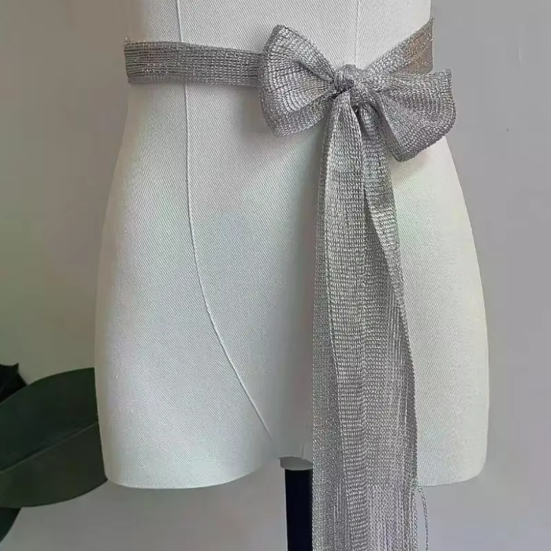 Écharpe en tissu à franges et pompons