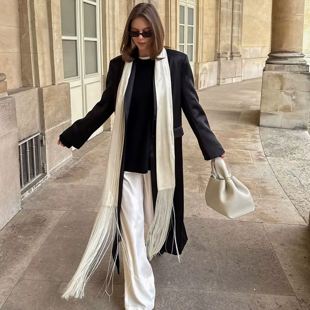 Écharpe longue chic en satin pour femme