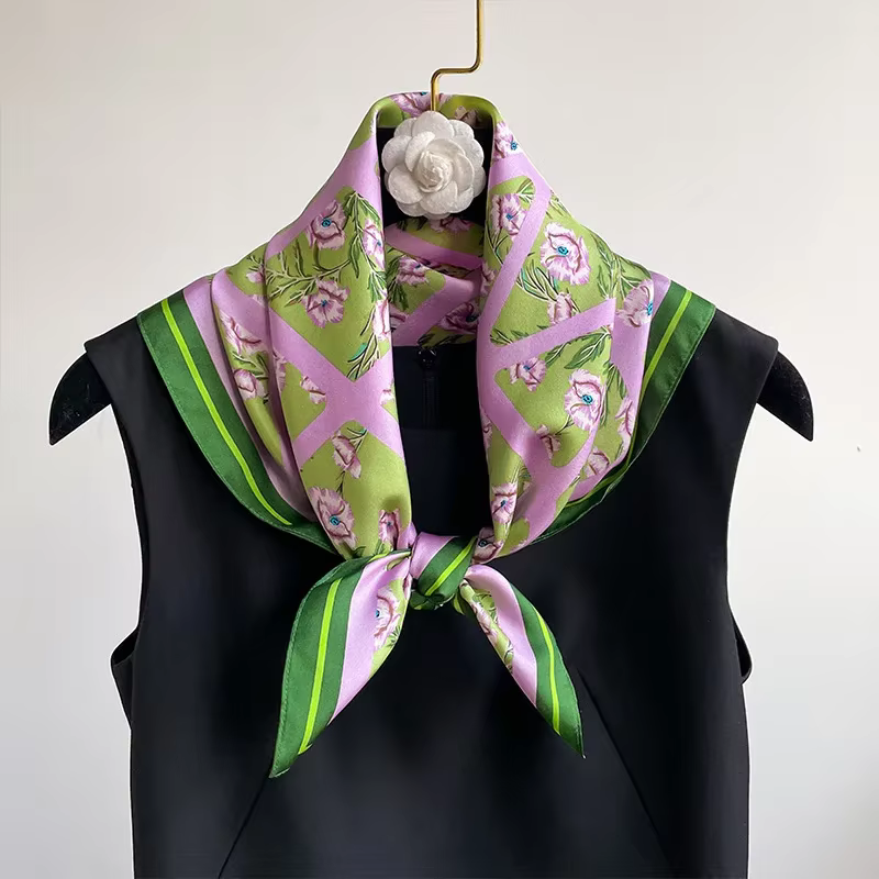 Interrupteur Foulard Carré à Imprimé Floral Violet pour Femme