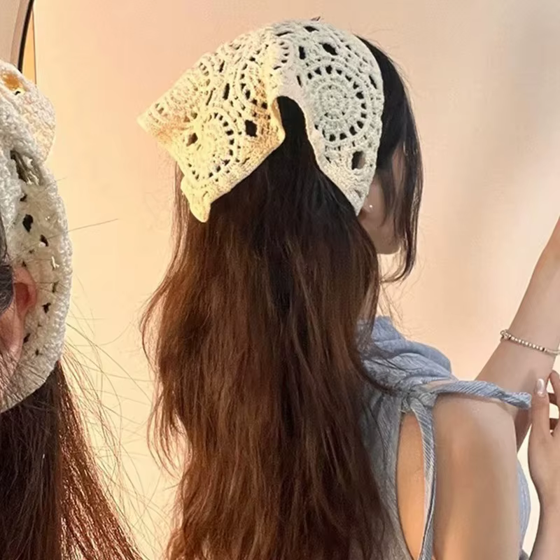 Écharpe triangulaire ajourée en crochet couleur unie pour femme et fille