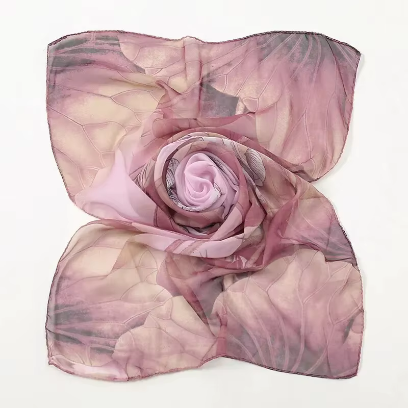 Écharpe en mousseline de soie imprimé Lotus