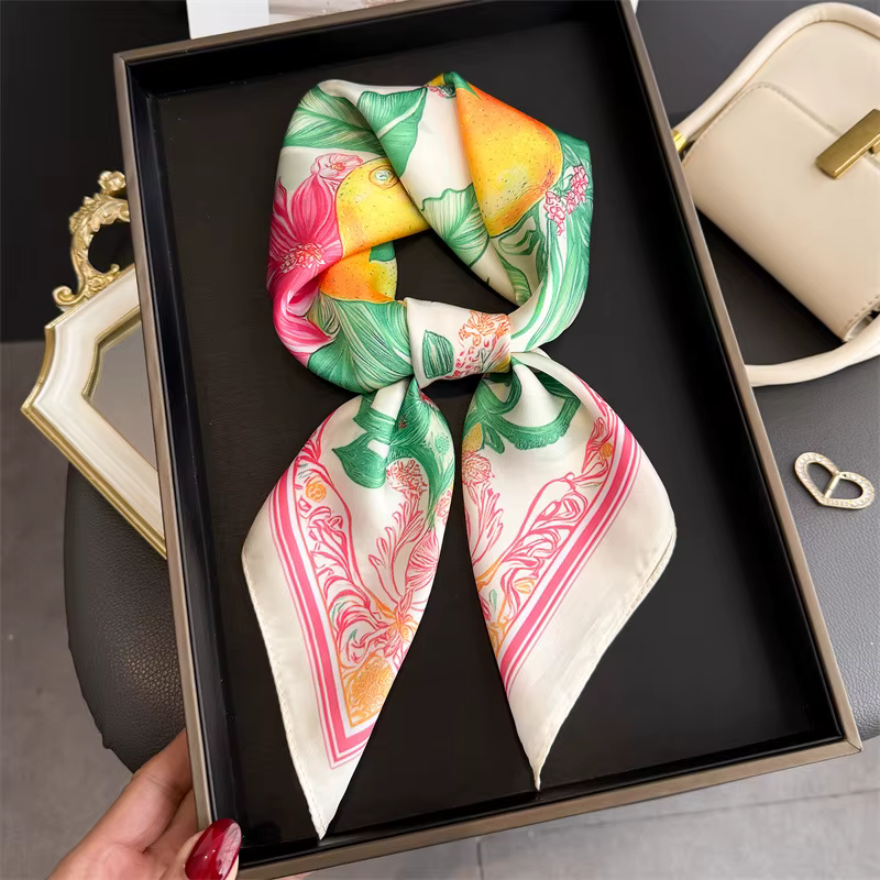 Foulard carré en soie imprimé citron pour femme