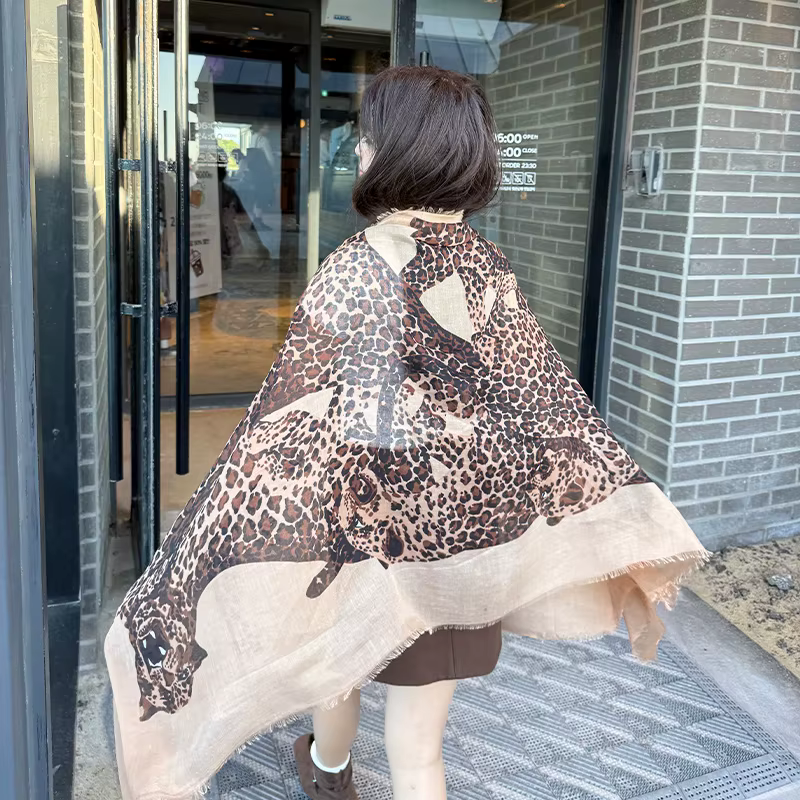 Écharpe de luxe à imprimé léopard pour femme