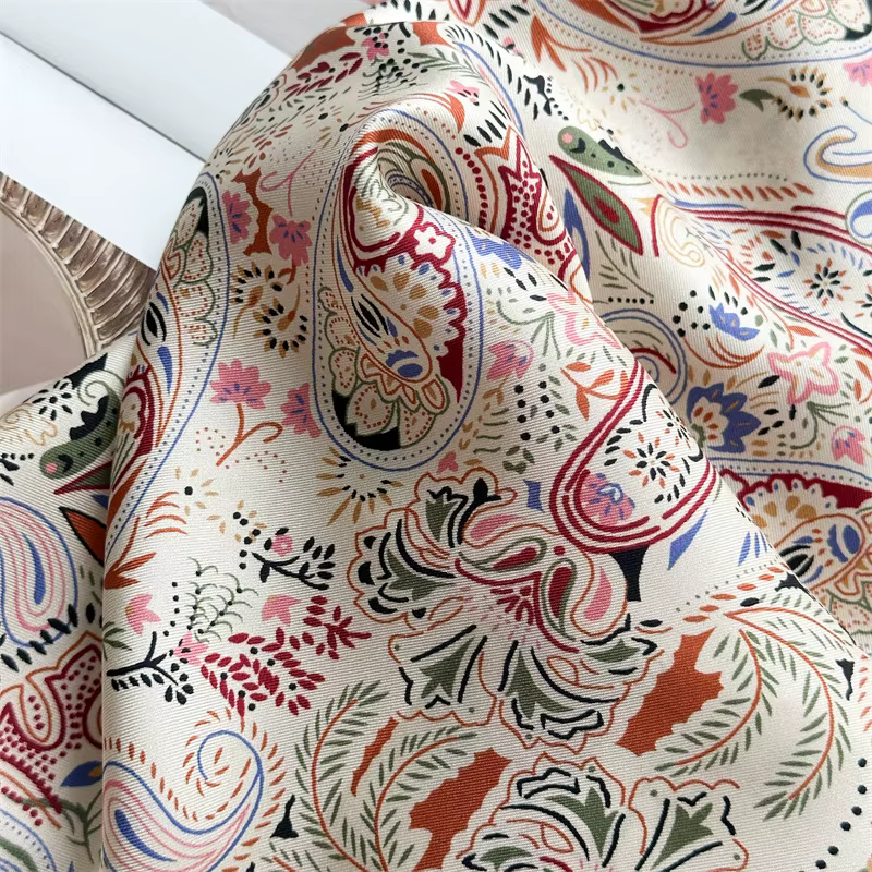 Foulard en soie de 90CM