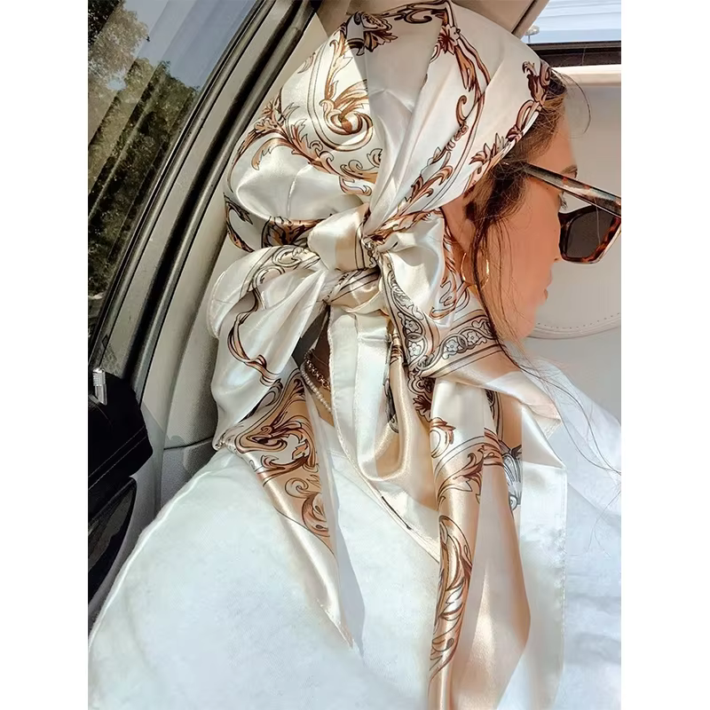 Foulard carré en soie imprimé pour femmes