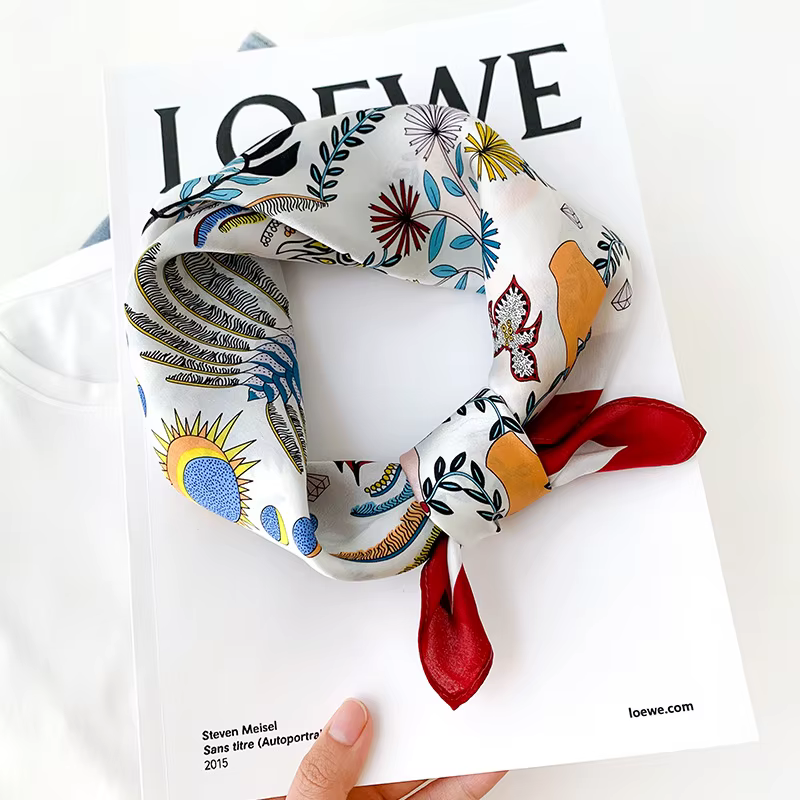 Femmes 70*70 cm carré Foulard en soie/écharpes de luxe enveloppement 2025 cheveux cravate bande sac chaîne doux