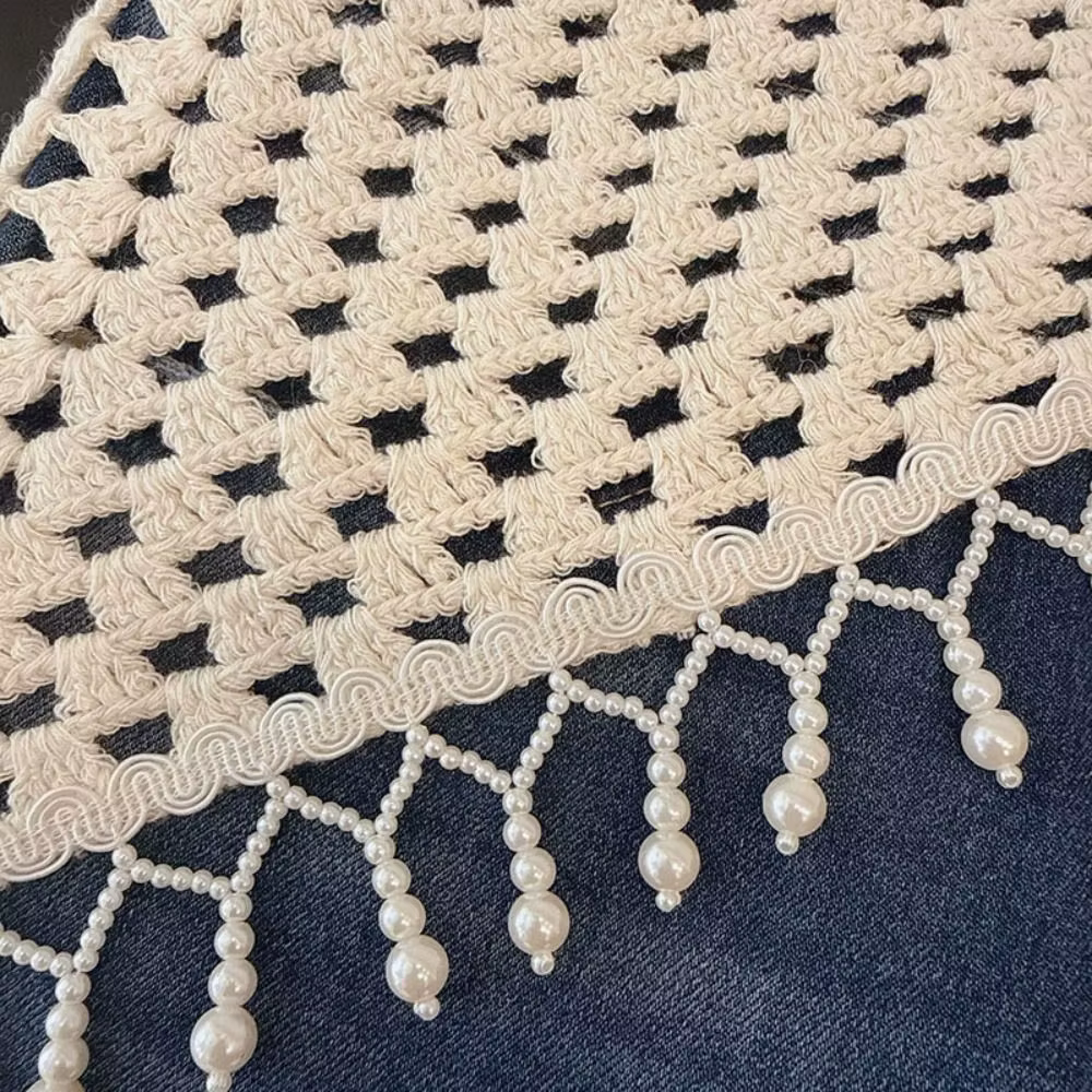 Écharpe triangulaire tricotée à pompons style bohème