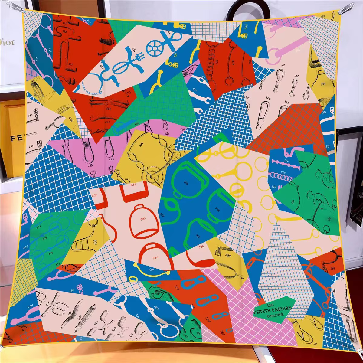 Foulard en soie rétro français 90x90