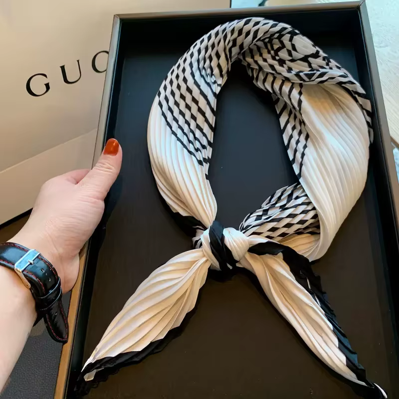 Foulard plissé à imprimé floral