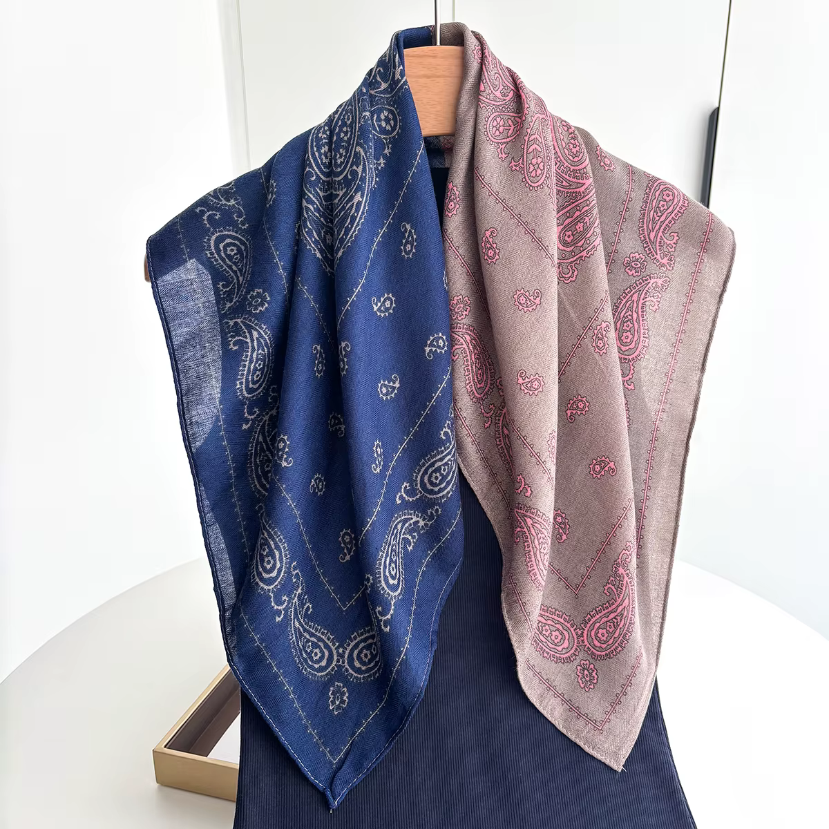 Foulard carré de luxe 70x70cm pour femmes