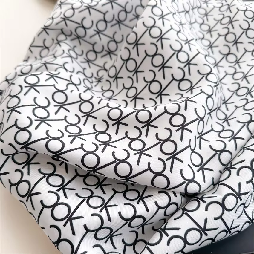 2025 nouvelle mode léger luxe lettres imprimer foulard en soie 90 cm femmes sergé Simple carré foulards dames crème