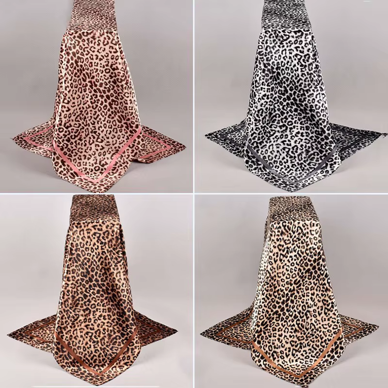 Foulard Carré en Satin Doux pour Femme