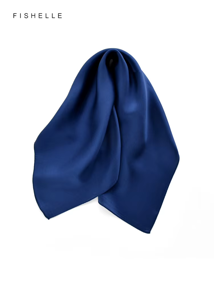 Foulard carré en soie bleu marine pour femmes