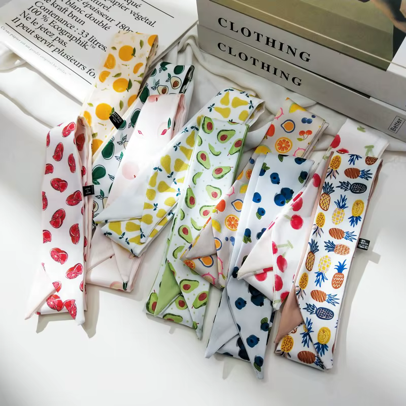 Petit foulard à fleurs et fruits créatifs