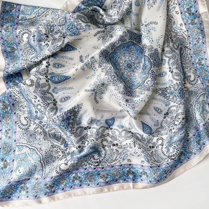 Foulard en soie imprimé cachemire