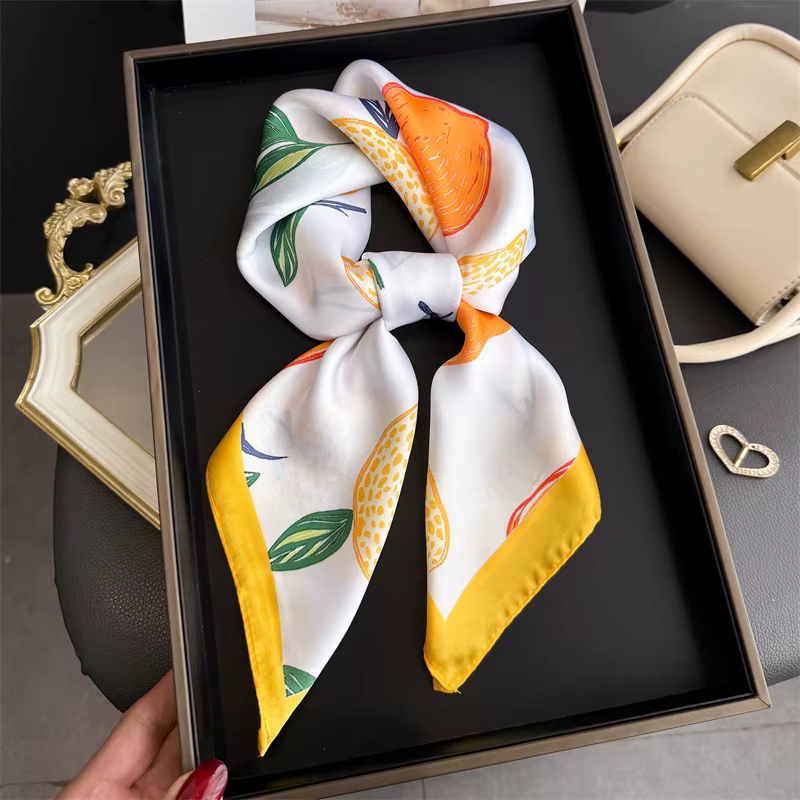 Foulard carré en soie imprimé citron pour femme