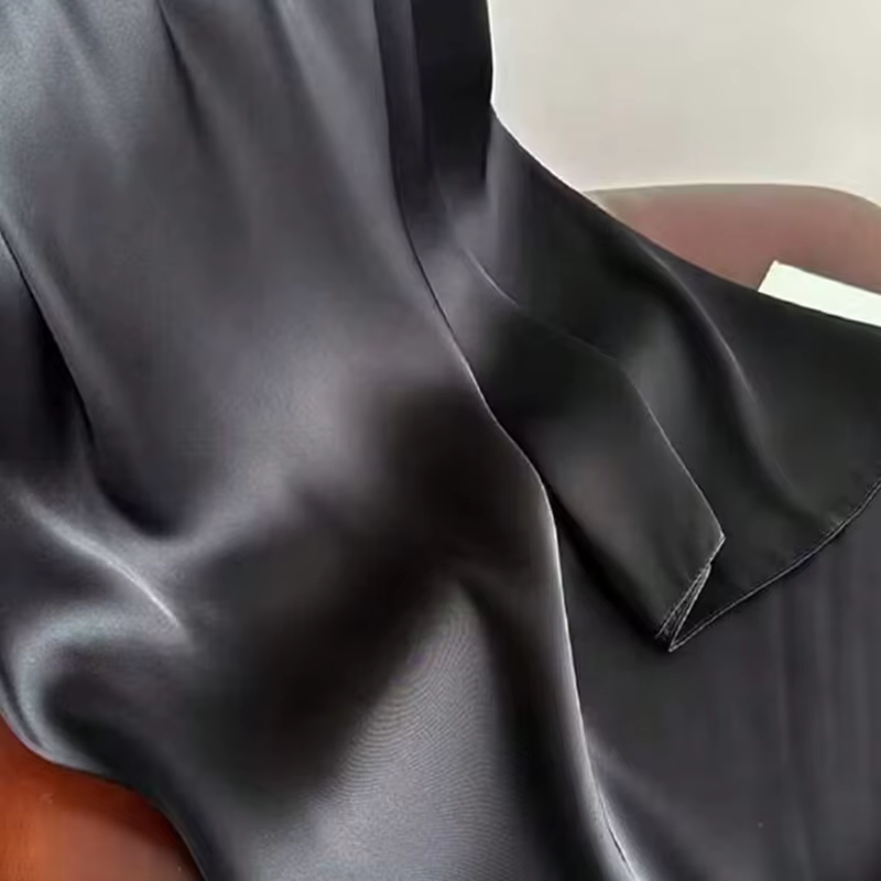 Écharpe en satin lisse de couleur unie