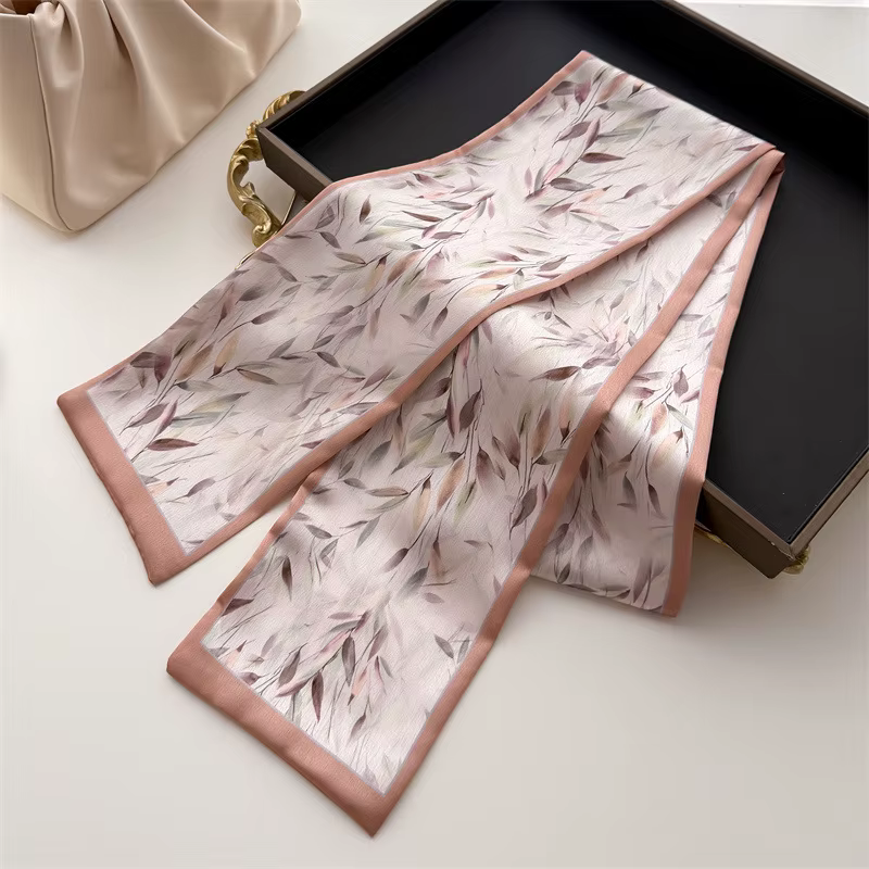 Petits foulards de luxe en soie pour femmes