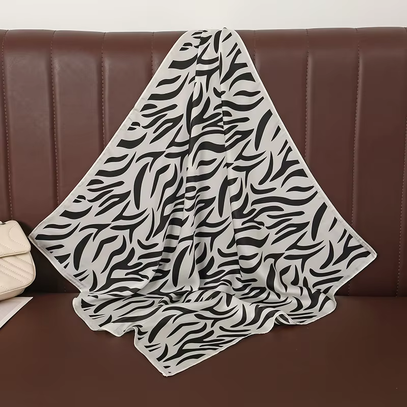 2025 mode zèbre rayures concepteur impression écharpe femmes 70x70 cm foulards en soie luxe Bandana Hijab foulard châle