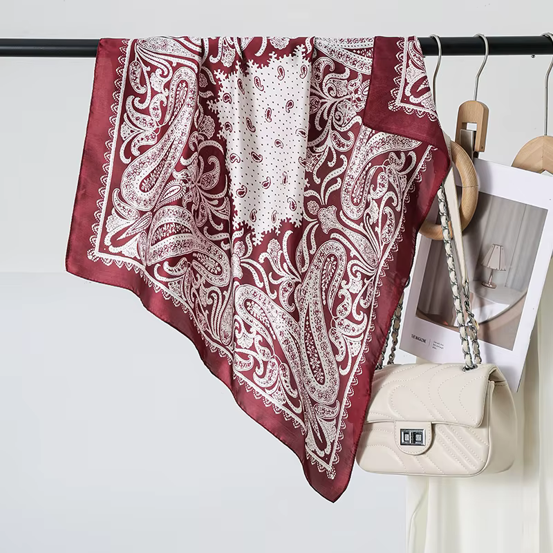 Foulard carré semblable à de soie pour femmes