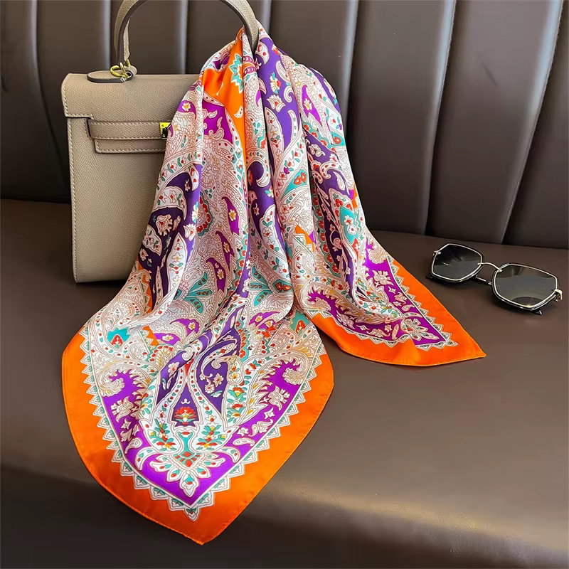 Foulard carré de luxe violet vibrant pour femmes