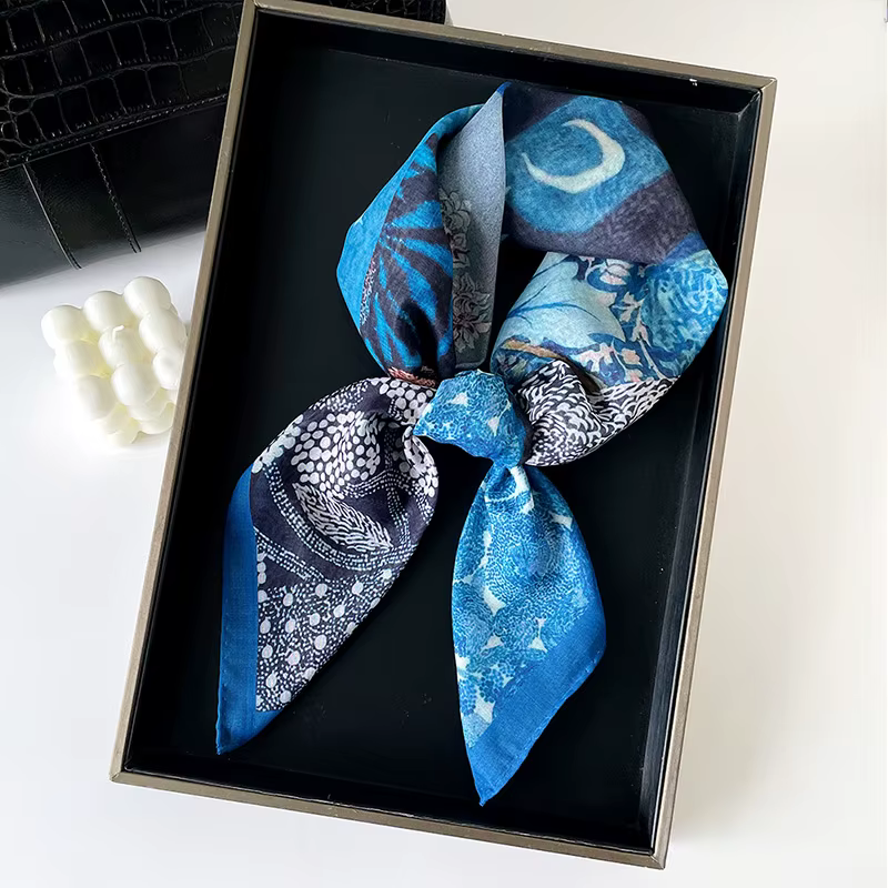 Foulard carré rétro en soie de mûrier