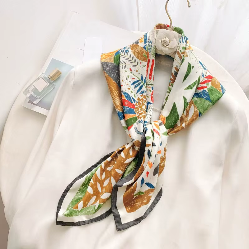 Foulard carré en soie imitation peinture à l'huile