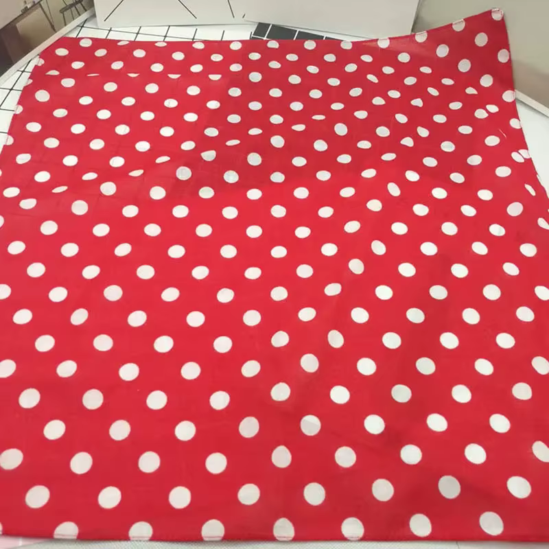 Écharpe carrée en coton à pois pour femmes