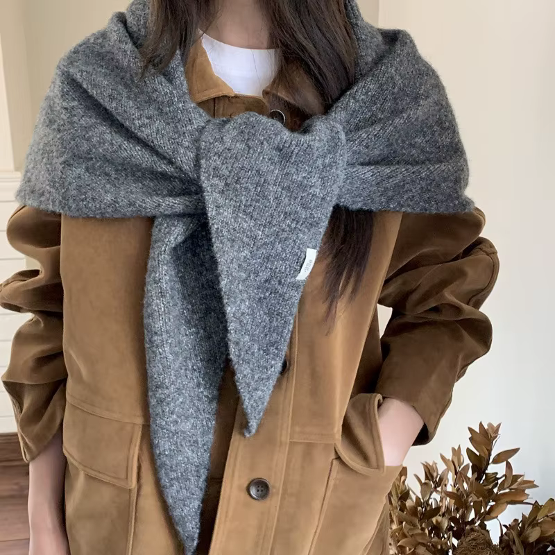 Châle tricoté gris pour femme