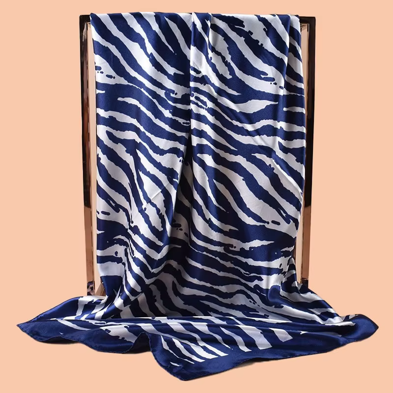Foulard carré en soie 90x90cm pour femme