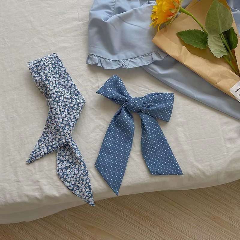 Écharpe en soie vintage bleu marine pour femme