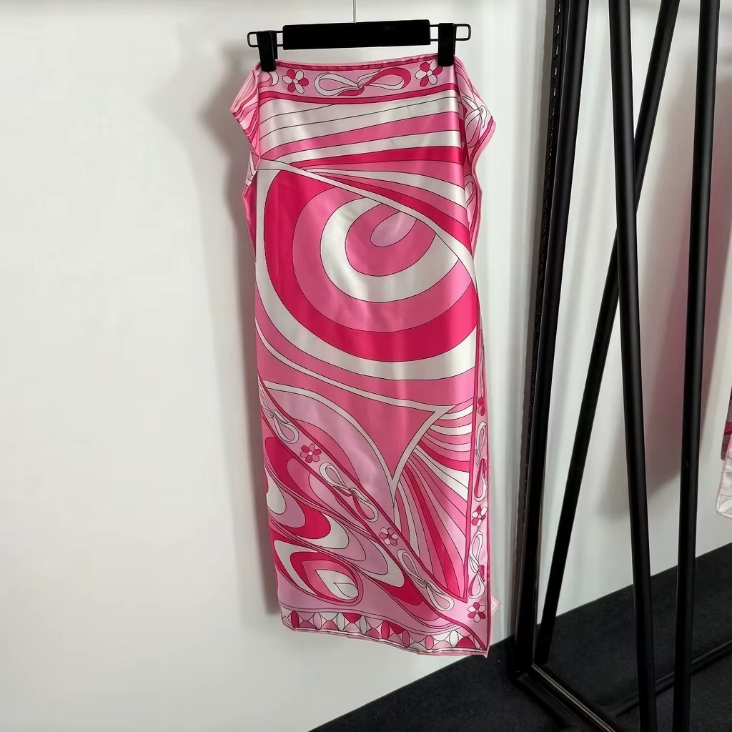 Nouvelle Écharpe en Soie Rose 2026 au Design Tendance avec Logo Signature Lettre