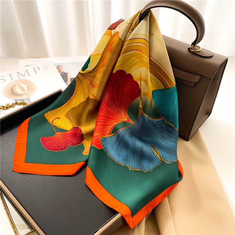 Foulard carré en soie feuille de Ginkgo coloré pour femme