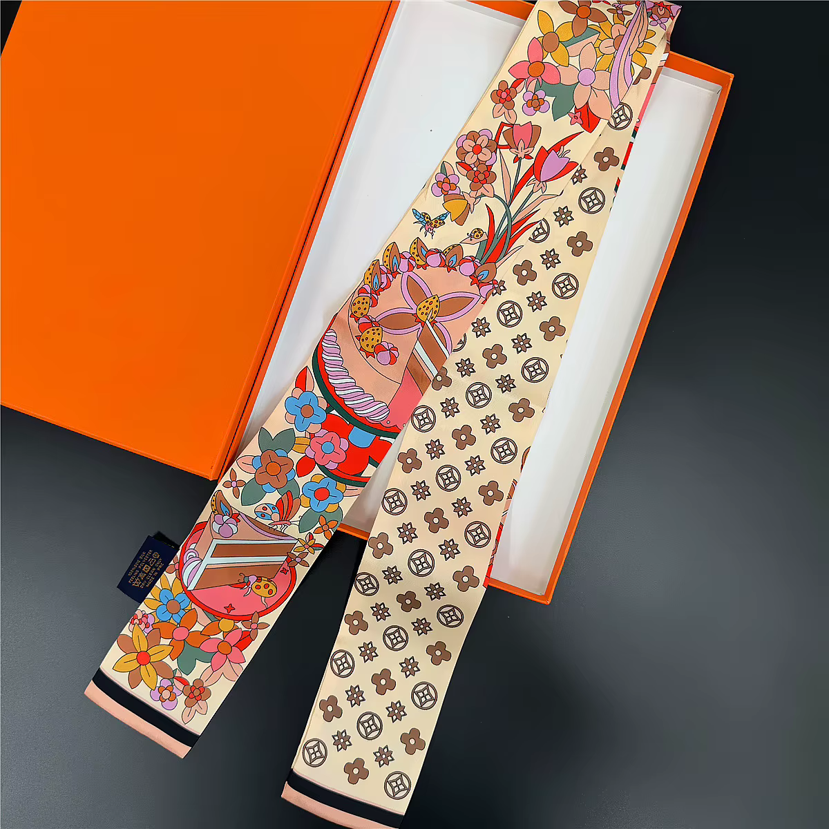 Foulard en soie polyvalent et élégant