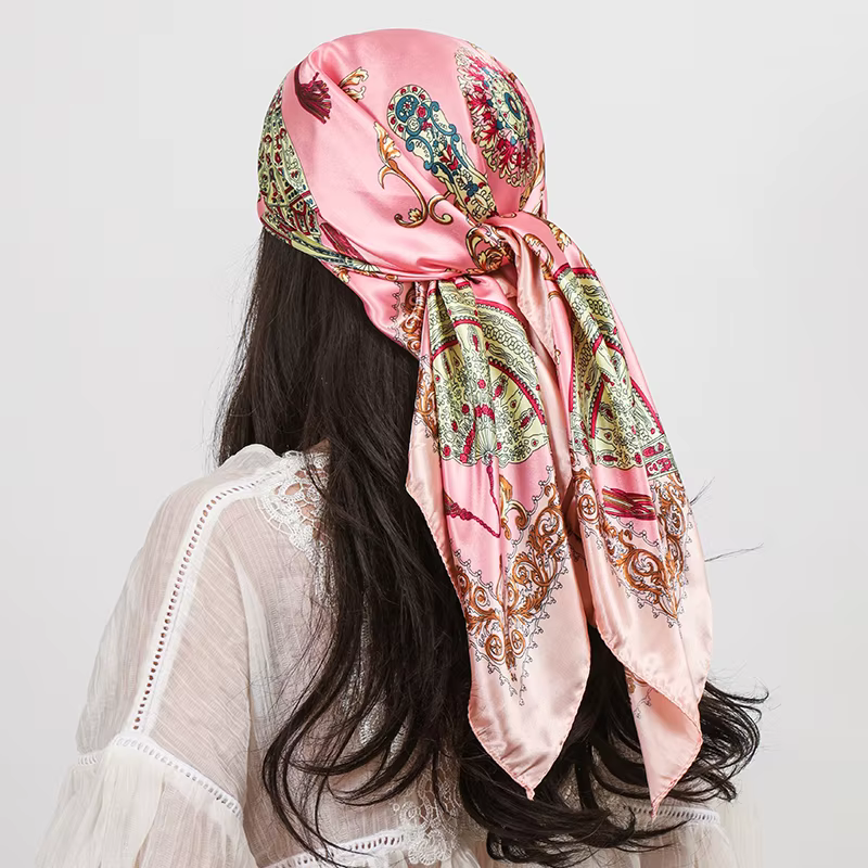 Foulard carré en soie imprimé pour femmes