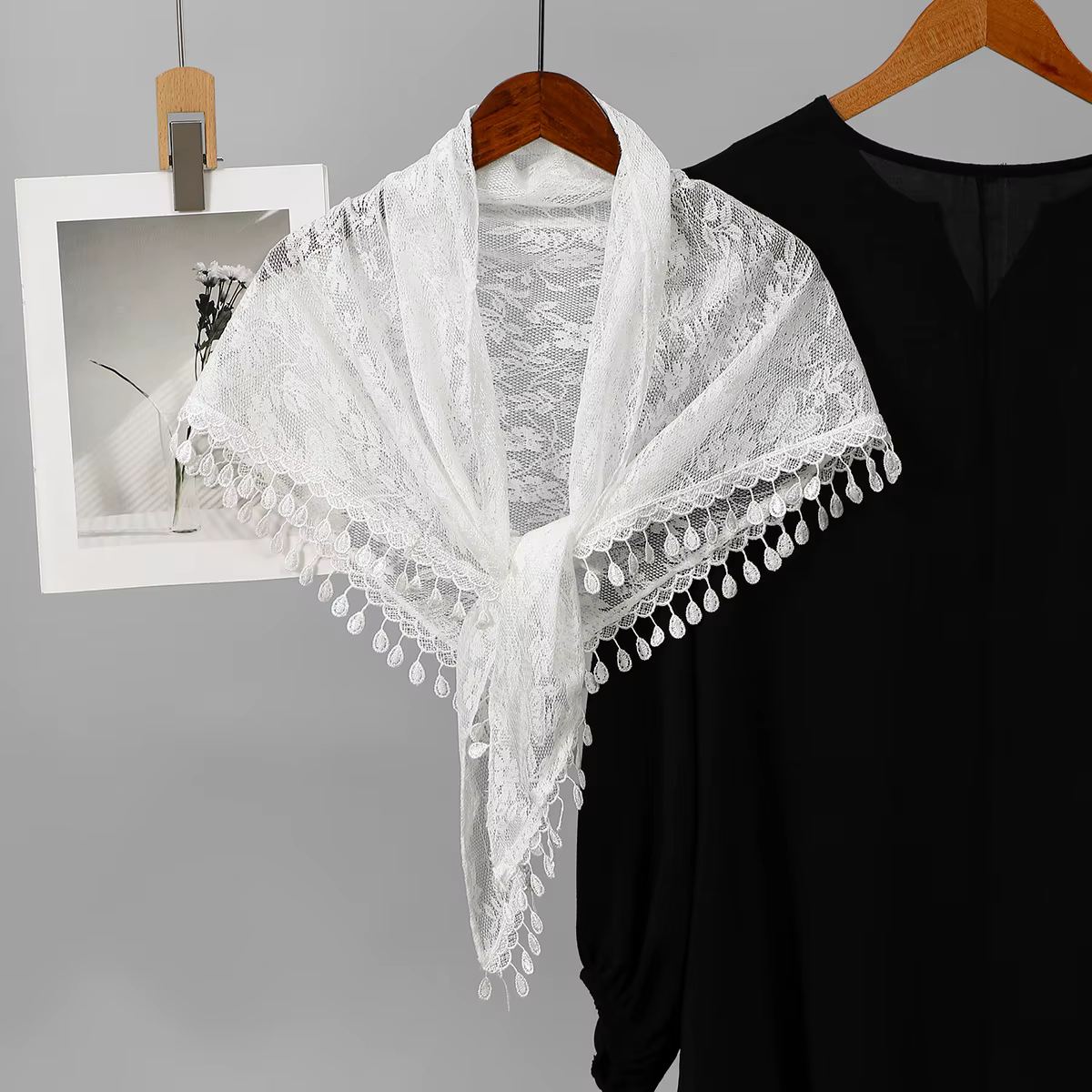 Écharpe triangulaire à pampilles en dentelle brodée tendance pour femme