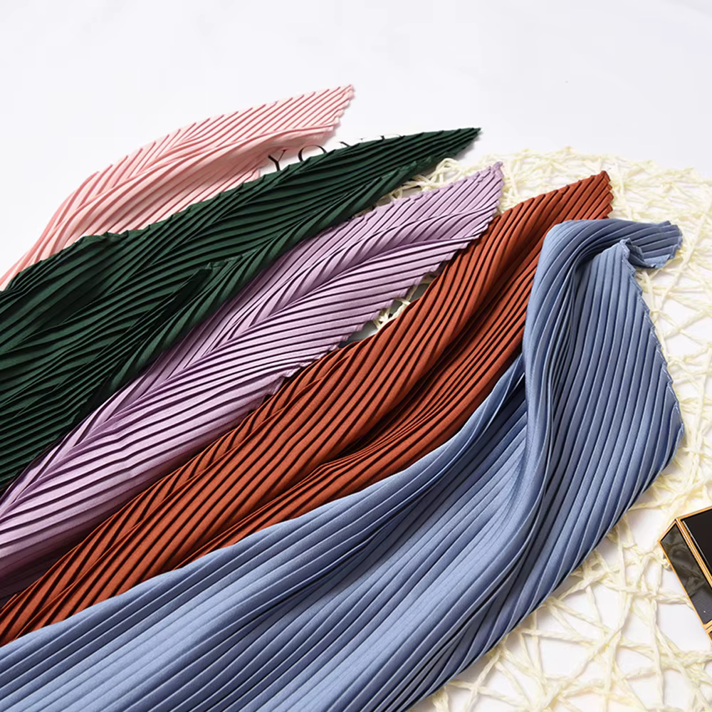 Écharpe de sauna en satin plissé pour femme